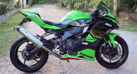 3 Kawasaki Ninja ZX 4R