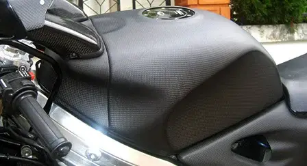 50 RVF400 Carbon Part 1